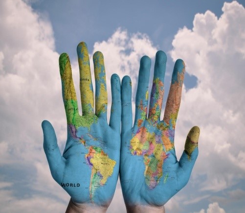 C:\Users\User\Desktop\Pixabay\hands-600497_1920.jpg